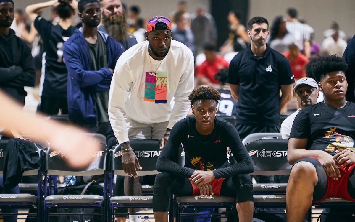 BallsackSports's tweet photo. 2025 5* PF Iwann Moorehead: “We don’t care that LeBron is at our games. We grew up watching Michael Jordan and the Last Dance. It’s really more annoying that he makes it about himself than anything.” https://t.co/EjH9zYiMgM