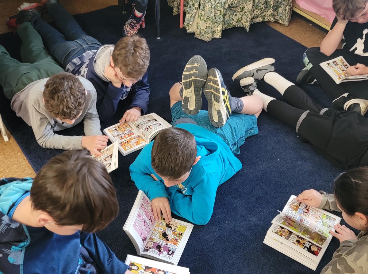 The sign of a great author visit! @NutSwampTigers couldn’t wait to begin reading The Fifth Quarter! Thank you @mike_daws for motivating our readers, writers, and cartoonists! Thank you <a href="/NutSwampSchool/">NutSwamp School PTA</a> for the books! <a href="/LyndaRosenthal/">Lynda Rosenthal</a>