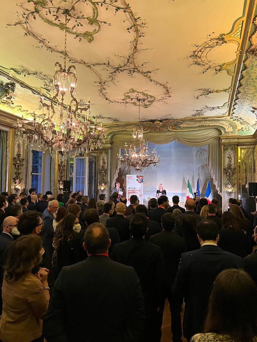 ItalyinFrance's tweet photo. Il Presidente di @smaunotes @macolap, l’Assessore alla Ricerca, Innovazione e Startup della @Reg_Campania Valeria Fascione e la Presidente di @Trenord_Press Federica Santini insieme a startup, imprese e investitori 🇮🇹 e 🇫🇷 per l’apertura di SMAU-Italy RestartsUp in Paris https://t.co/odTYjlU47L
