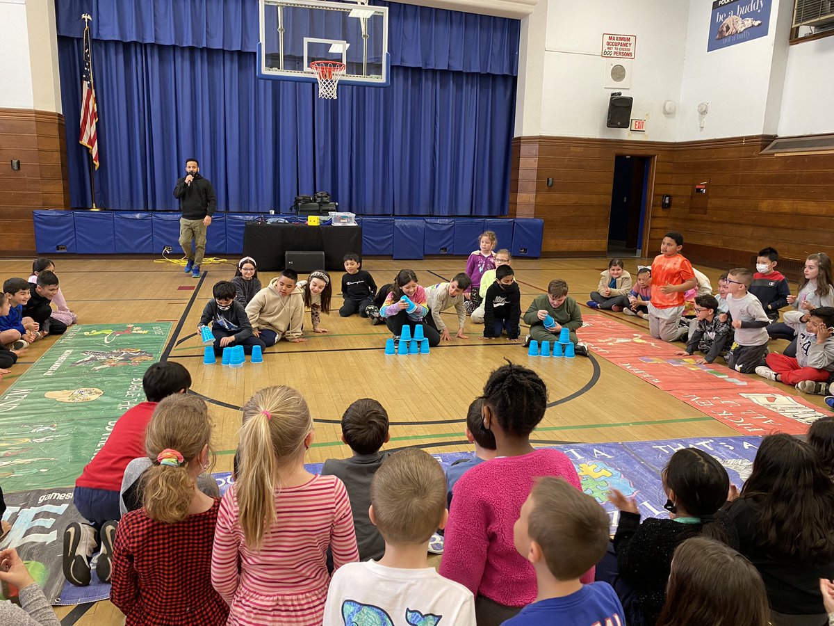 MissSager_'s tweet photo. 2nd graders had a blast with the Ultimate Human Game Board!! @polk_street https://t.co/gwDWUvye8u