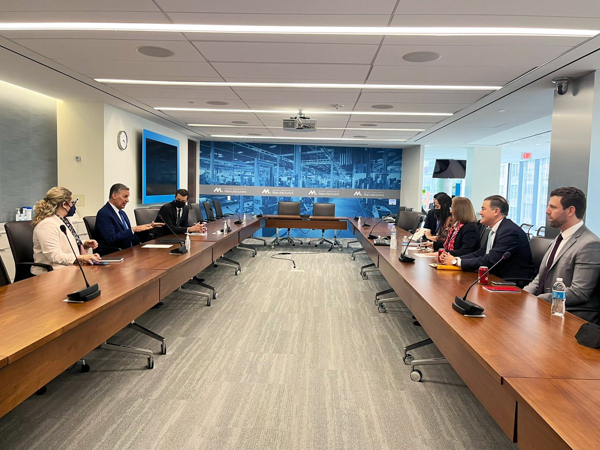 luzmadelamora's tweet photo. Nos reunimos con @ShopFloorNAM, importantes aliados para México en el tema de cadenas de suministro con quienes coincidimos que, para mantener la competitividad de la región de América del Norte, debemos complementarnos, trabajar de la mano y mantener un diálogo franco y abierto. https://t.co/rNAcJqisER