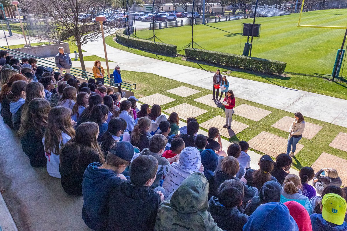 GreenhillSchool's tweet photo. Our sixth graders celebrated their classmates who were awarded in the Letters About Literature contest, sponsored by @TSLAC. Congratulations to the six students who placed in the top 20 finalists! More: https://t.co/lnVUShduPF
#LettersAboutLiterature #LALTX #TXCenterfortheBook https://t.co/0a19g7o2pc