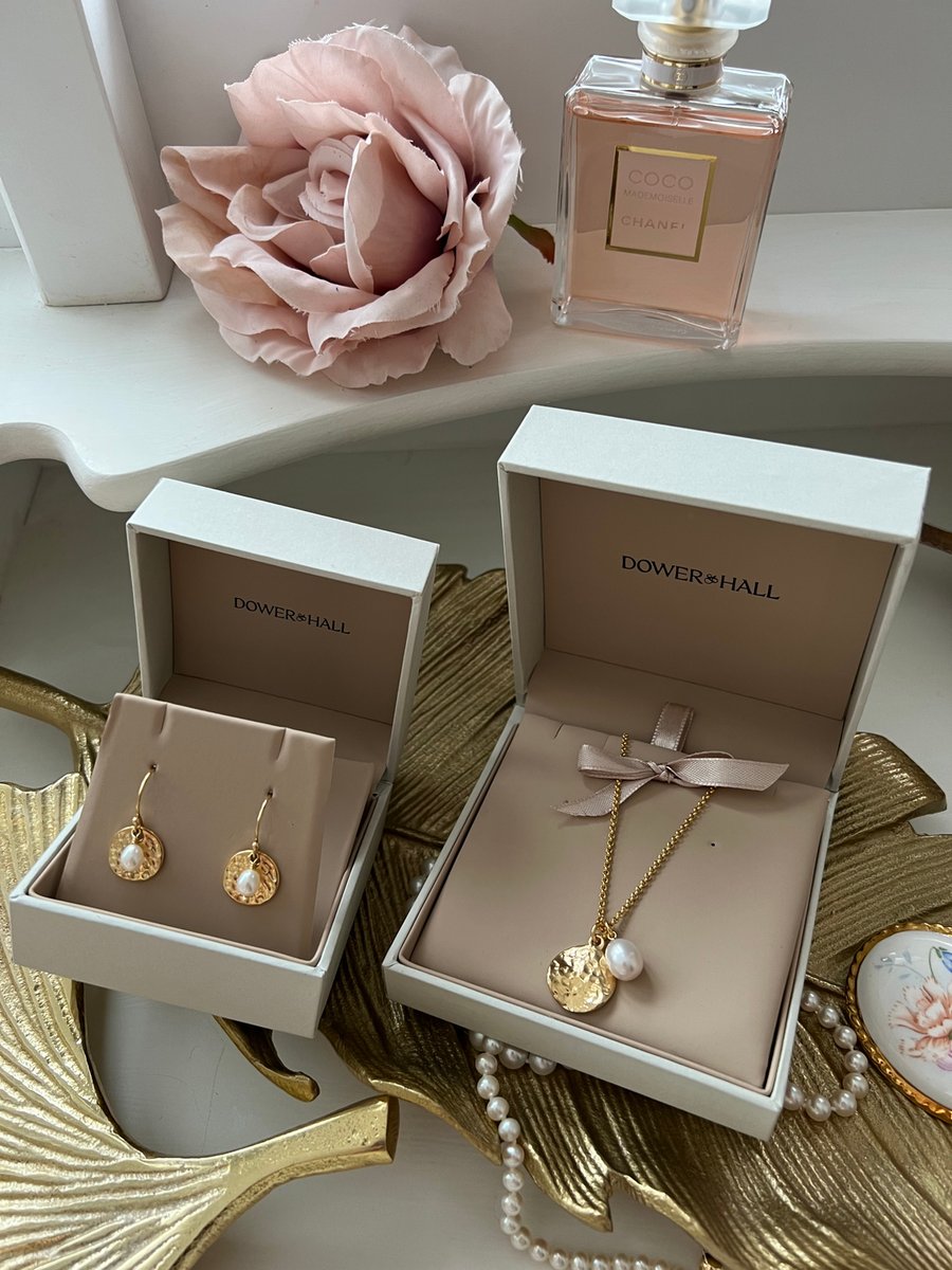 DowerandHall's tweet photo. Time to Win! You could win our Hammered Disc &amp; White Freshwater Pearl Nomad Pendant &amp; matching earrings! 
To enter: Like &amp; retweet this post. ​​Follow us @dowerandhall and Tag a friend in the comments (the more tags, the more entries!) Competition ends 06.04.22. https://t.co/ACIQFF2NZD