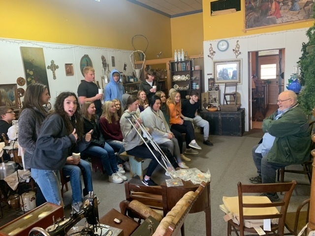 MeadeBuffaloes's tweet photo. Our Junior class had a great day experiencing the Ellinwood Underground as they wrapped up their novel study of The Great Gatsby. Our students and their teacher, Lori Biger, were able to enjoy a nice, cold sarsaparilla and learn about life underground.
#WeR226 #MeadeBuffaloes https://t.co/HaafqoGQSY