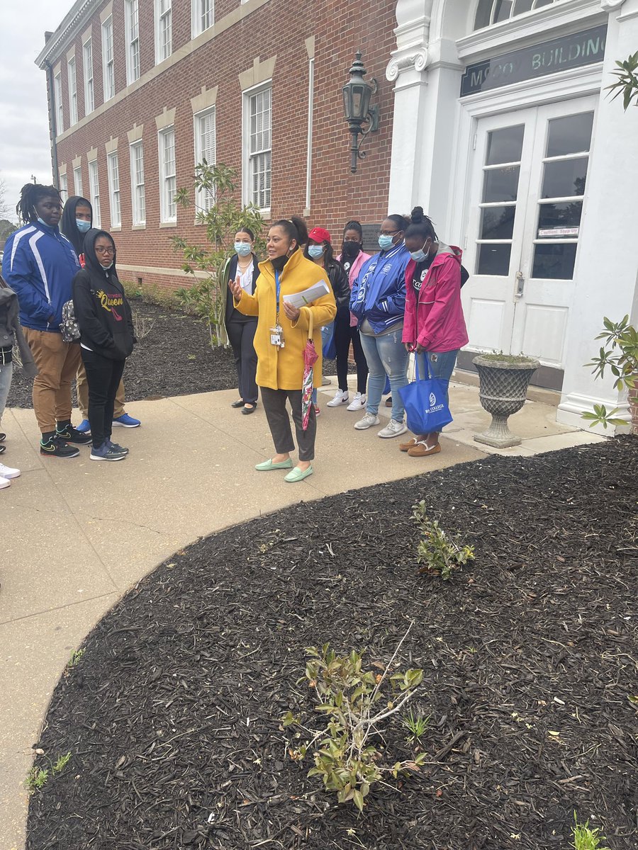 LaquitaTate19's tweet image. KIPP Memphis Collegiate High is gearing up for college and careers. Our KIPPsters got to tour Rust College today. Way to go KIPP Forward. Keep showing our students all of the endless possibilities. #kippforward #collegebound #kippmemphis #backtobasics @AntonioMBurt