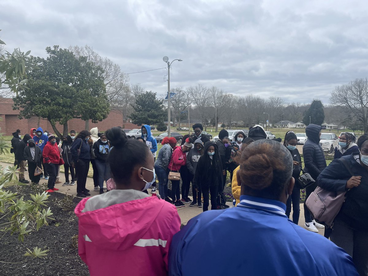 LaquitaTate19's tweet image. KIPP Memphis Collegiate High is gearing up for college and careers. Our KIPPsters got to tour Rust College today. Way to go KIPP Forward. Keep showing our students all of the endless possibilities. #kippforward #collegebound #kippmemphis #backtobasics @AntonioMBurt