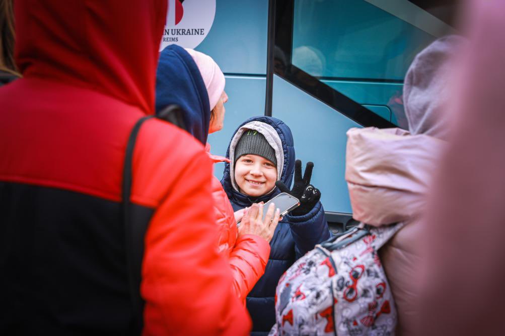LevyGuillaume's tweet photo. VIDÉO. Beau témoignage d’Aurélien Laudy, photographe à @UnionArdennais de retour de Pologne, qui raconte comment il a gagné la confiance de 55 réfugiés 🇺🇦 ramenés dans la #Marne https://t.co/YH7dbwyIiv via @UnionArdennais https://t.co/pyY4et264p