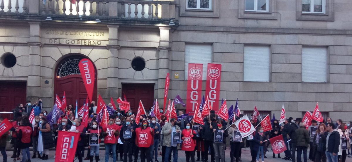UGTOURENSEUNION's tweet photo. Pola contención dos prezos e pola protección do emprego. Porque hai que frear o deterioro das nosas condicións de vida. Hoxe concentración diante da subdelegación do goberno en Ourense.
#UGT https://t.co/vIbCqijmhY