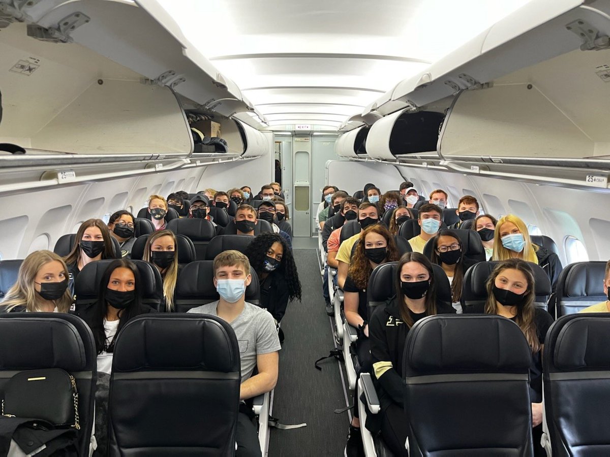 LAF 🛫➡️🛬 PHL

Boiler Brass, <a href="/PurdueCheer/">Purdue Cheer</a>, and <a href="/BoilerBall/">Purdue Men's Basketball</a> are en route to Philadelphia 🔔