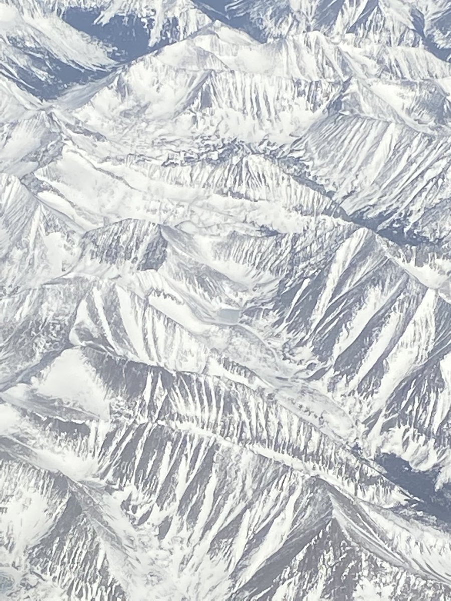 schmemela's tweet photo. Plane geology en route to one of my favorite places! #LifeOfATravelingScientist #RocksRocksRocks https://t.co/v45Qf4QS8d