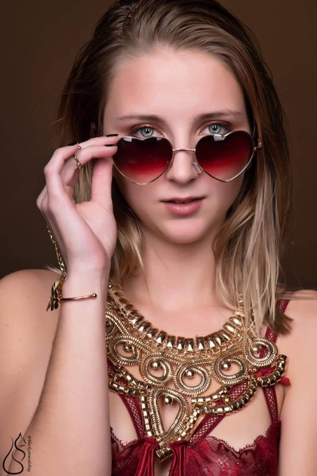 #flashback Look into my eyes https://t.co/dJqvC22yne<a href="/tag/flashback"class="tags">#flashback</a>