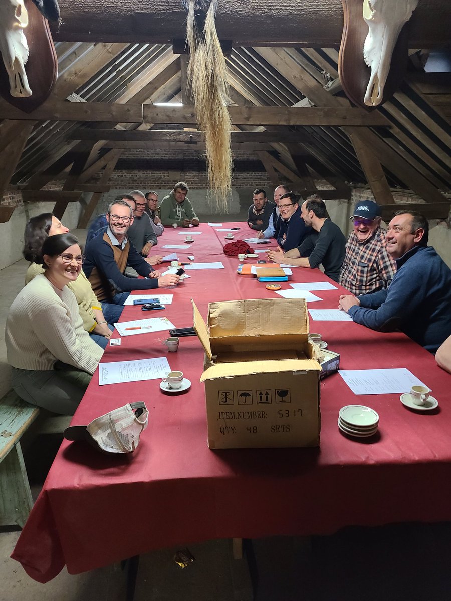 killerkencoles's tweet photo. Spent the afternoon on a farmer group tour of some crops in France with @maudfrappart of #groupecarre. Such a gorgeous day.  Checked out some sugar beets, flax and winter wheat. @FarmingSmarter @NuffieldCanada @NuffieldFrance @albertawheat https://t.co/xXpnhDbwv8