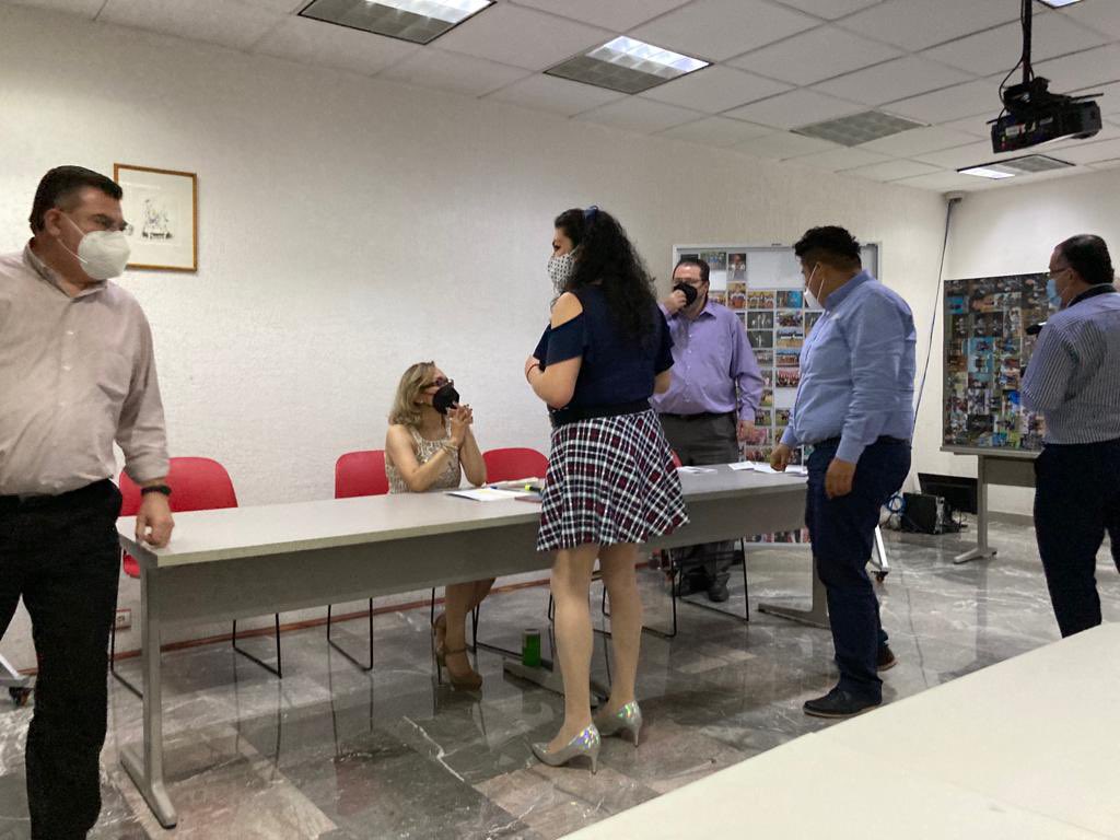 SUNTNAFIN's tweet photo. Integrantes de la #Fenabad están presentes como observadores en la Jornada Electoral para elegir al CEN del @suntsohife.
Mucho éxito en los trabajos realizados y que el resultado sea en favor de las y los trabajadores.
#SuntnafinPresente @Sinudet @SUNTBANOBRAS https://t.co/YQgZ1Cd91A