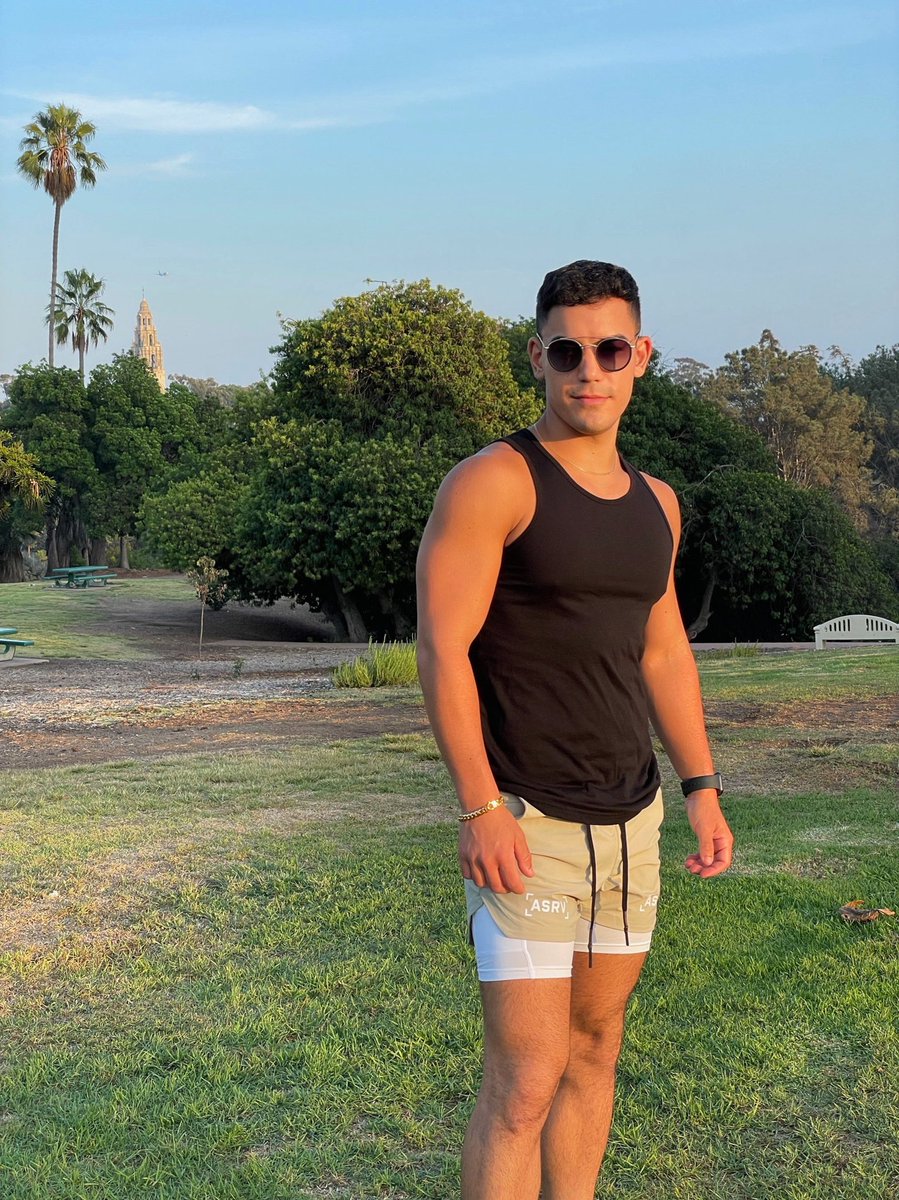 theandyacosta's tweet photo. But sunsets are cute https://t.co/yCzOMDFC1H