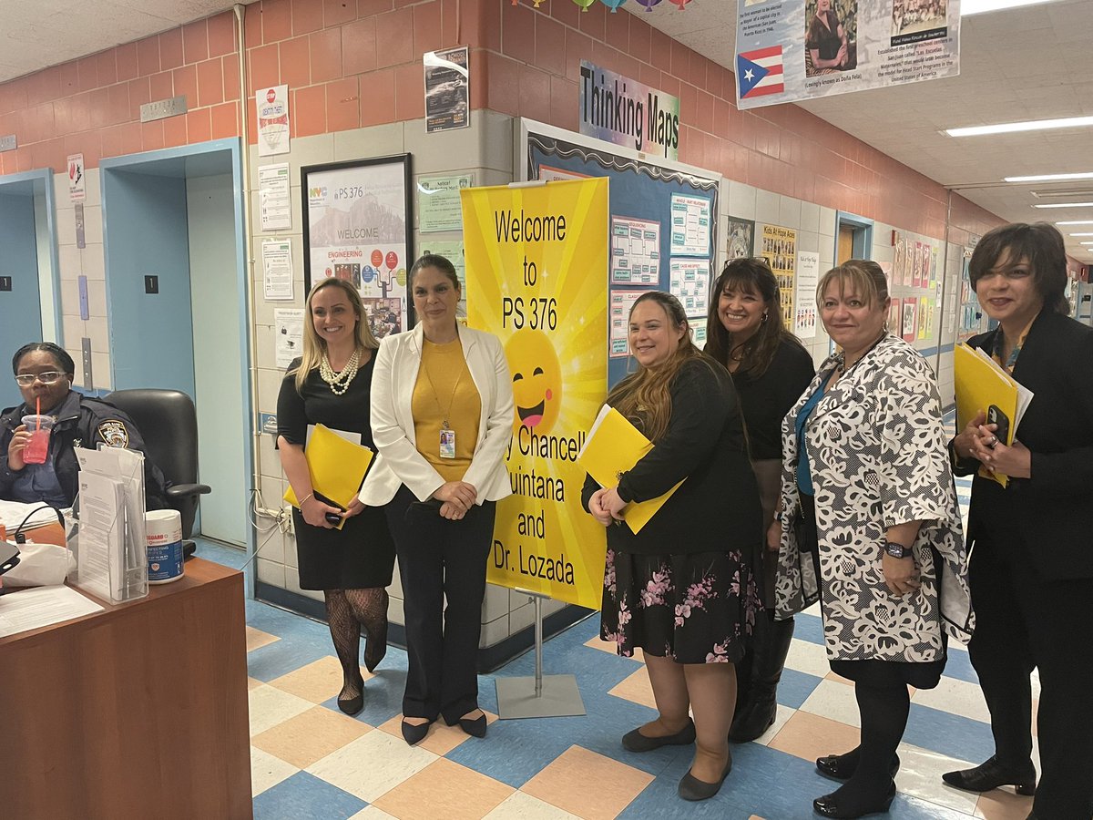 D32Bushwick's tweet photo. Amazing visit with DC Quintana   &amp; Team at 32K376. Thank you, Principal Perez &amp; APs for hosting with excellence. Our Scholars are brilliant and our Teachers rock🙌 https://t.co/1F2XHKVpXX