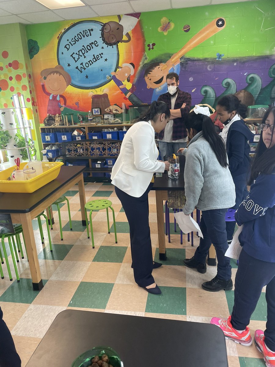 D32Bushwick's tweet photo. Amazing visit with DC Quintana   &amp; Team at 32K376. Thank you, Principal Perez &amp; APs for hosting with excellence. Our Scholars are brilliant and our Teachers rock🙌 https://t.co/1F2XHKVpXX