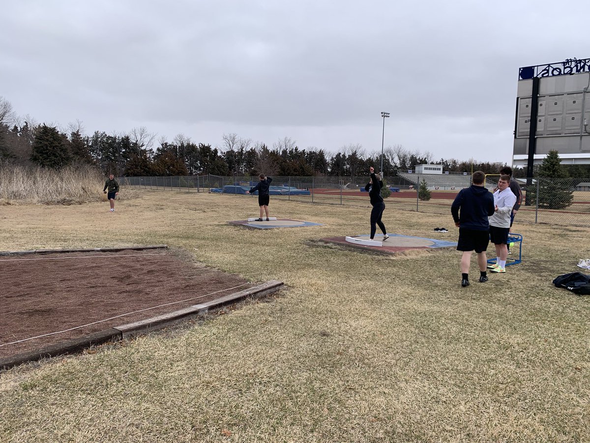 jakepolk15's tweet photo. Feels like 27° #iThrow #ThrowerNation @cpsbroncos https://t.co/TZ2KT13FVY