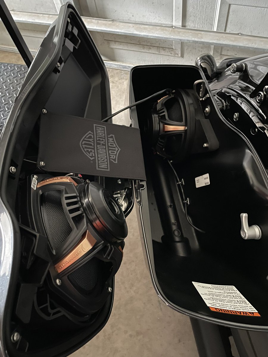 A little late (still recovering🤣) but #Bikeweek2022 was awesome! Took kiddos the first weekend and spent the last 4 days with wifey beachside. Broken Spoke concert was ridiculous if you appreciate rock music, you should go next year.🤘🎸Also got some sound added to the Harley🔉