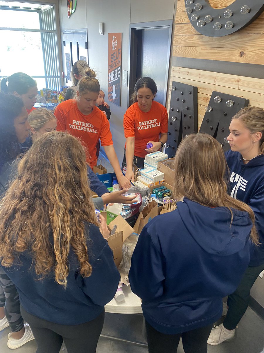uttyler_vball's tweet photo. We volunteered as a team with Gilmer today after parts of their community were devastated by a tornado on Monday. They delivered meals and water to families and workers, put together bags of food and unloaded tons of water and Gatorade. Thankful we were able to help today! https://t.co/CRca7z9nrD