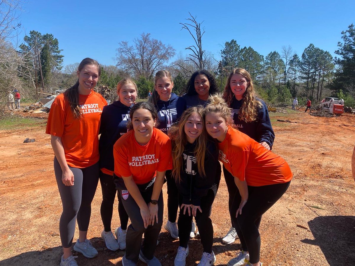 uttyler_vball's tweet photo. We volunteered as a team with Gilmer today after parts of their community were devastated by a tornado on Monday. They delivered meals and water to families and workers, put together bags of food and unloaded tons of water and Gatorade. Thankful we were able to help today! https://t.co/CRca7z9nrD
