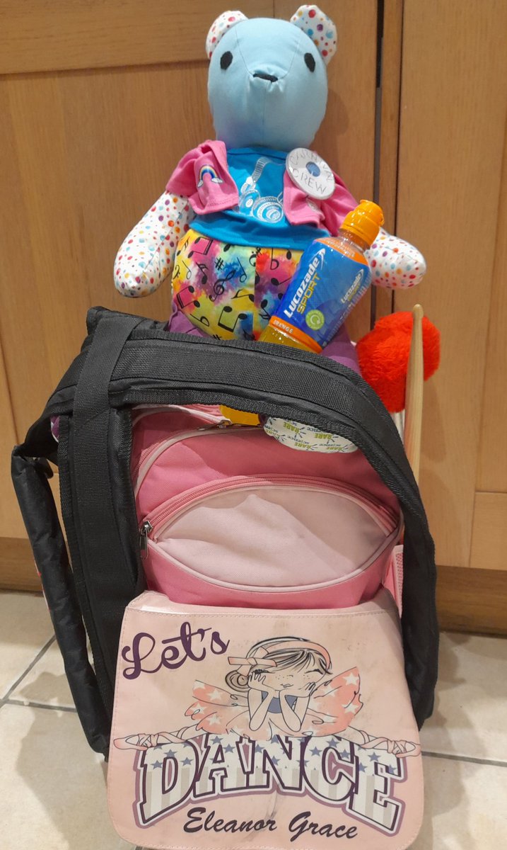 TraceyMurray575's tweet image. 24hr Musicathon ready! Bag all packed, someone sound asleep (getting her last few hours in) and #rarebear ready to come and cheer you all along.
Good luck to all involved tomorrow 🍀  @CambsCreate @Trumpington_Edu