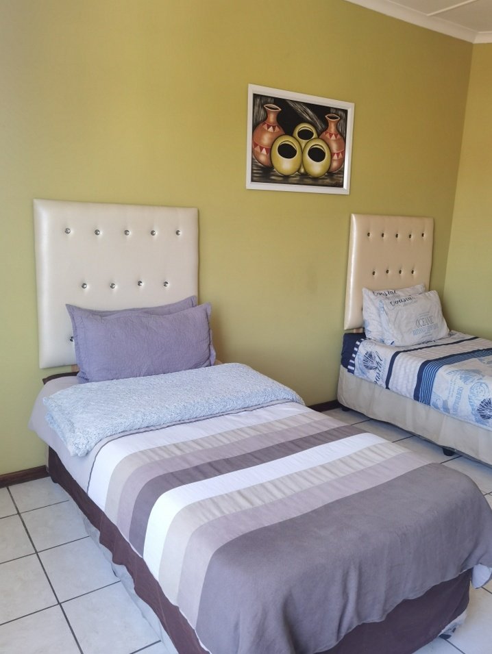 TheDrea80748686's tweet photo. I've always been sleeping on a single bed, back from when I was still a student of UKZN till today I'm working but in my apartment I'm using a single bed. So it's my biggest Dream to own a queen bed. In that way I really deserve to win🙏🙏 #SleepWithSlumberland #ExpressoShow. https://t.co/qSjdVP5eC8