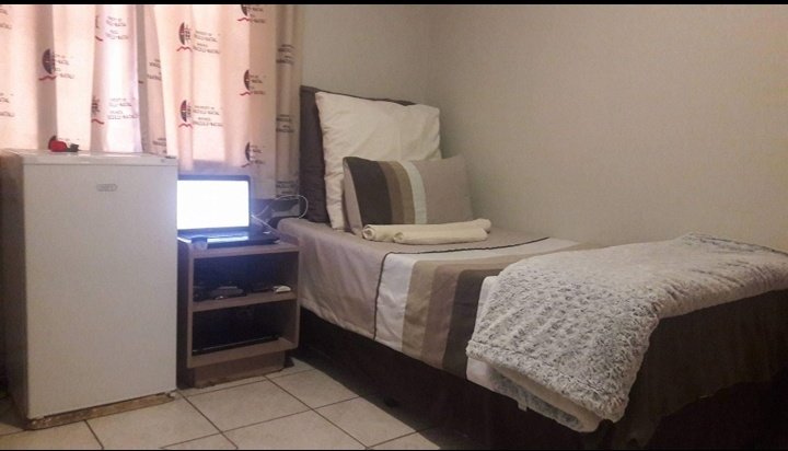 TheDrea80748686's tweet photo. @expressoshow I've always been sleeping on a single bed, back from when I was still a student of UKZN till today I'm working but in my apartment I'm using a single bed. So it's my biggest Dream to own a queen bed. In that way I really deserve to win🙏🙏 #SleepWithSlumberland #ExpressoShow https://t.co/VIvGUHlRDw