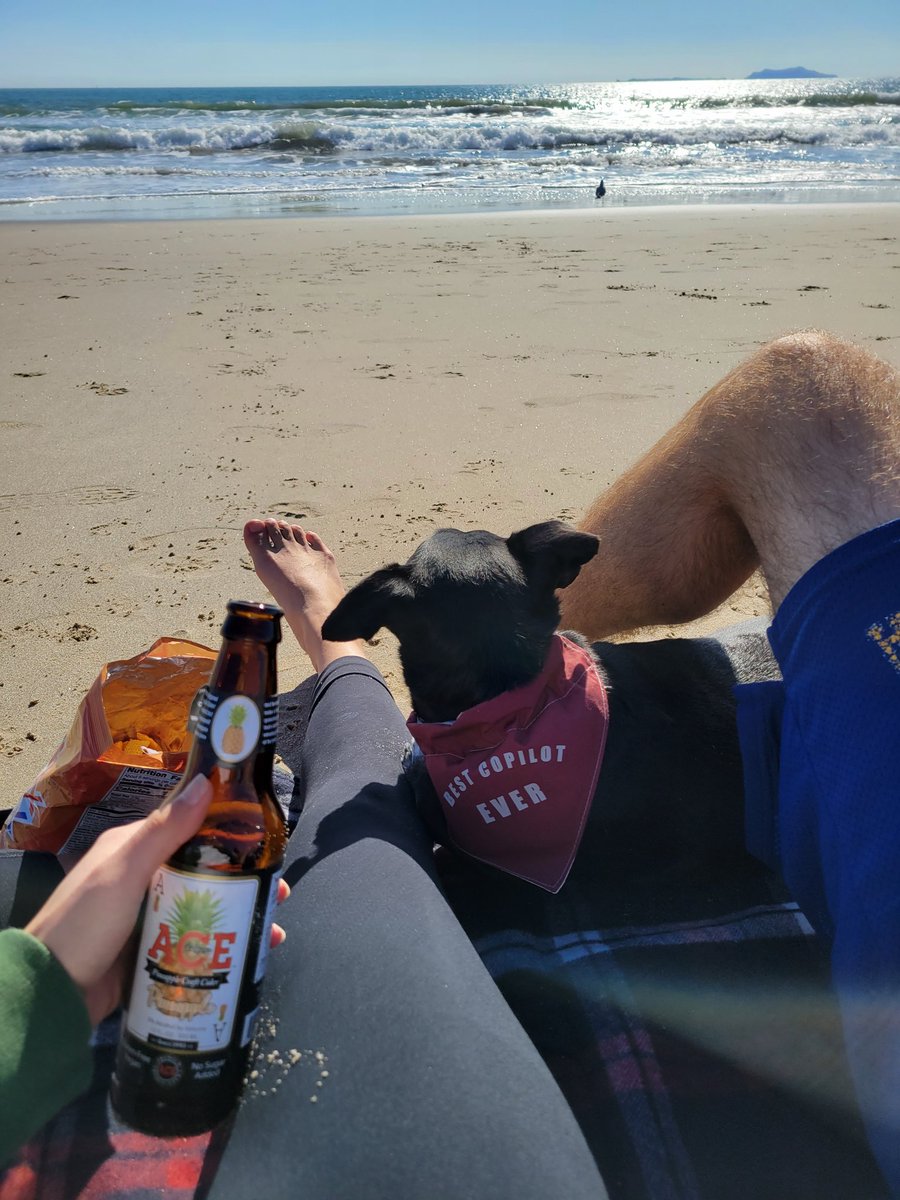 _vkenned's tweet photo. My younger self would be so proud of me! ☀️🙏🏽 Lately this has been a typical day for me, and I can't believe my everyday life looks like a vacation now. https://t.co/g0iBPfGmOO