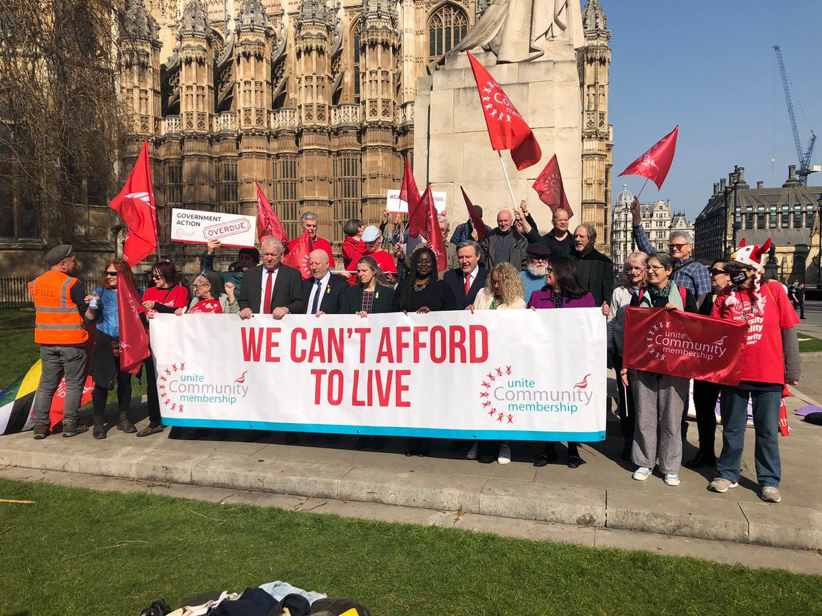 UxbridgeLabour's tweet photo. Uxbridge & South Ruislip CLP at Hillingdon Hounslow Unite Community's 'Cost of Living Crisis' campaign launch today outside Parliament.
We sent the Chancellor the message that many will struggle to afford the basics & the government should help #CostOfLivingCrisis #StuckInTheRed https://t.co/tEg4aaPtru