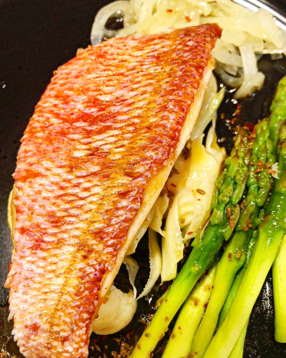 ChefMavro's tweet photo. Crispy Ehu sautéed scales on. #cookingathome #cookingfromscratch #eatfish https://t.co/zGIgZqgZyt