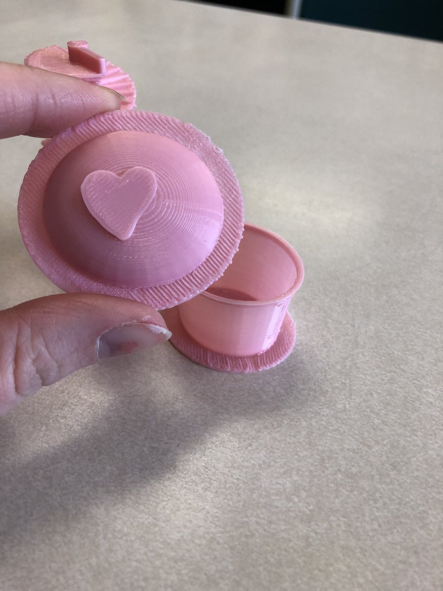 Follow-up of the 3D prints 804 worked on before March break for their Systems unit! Thank you @ToriNeedsTea for the tutorials!! <a href="/StMatthewOCSB/">St. Matthew High School</a> <a href="/OttCatholicSB/">Ottawa Catholic School Board</a>