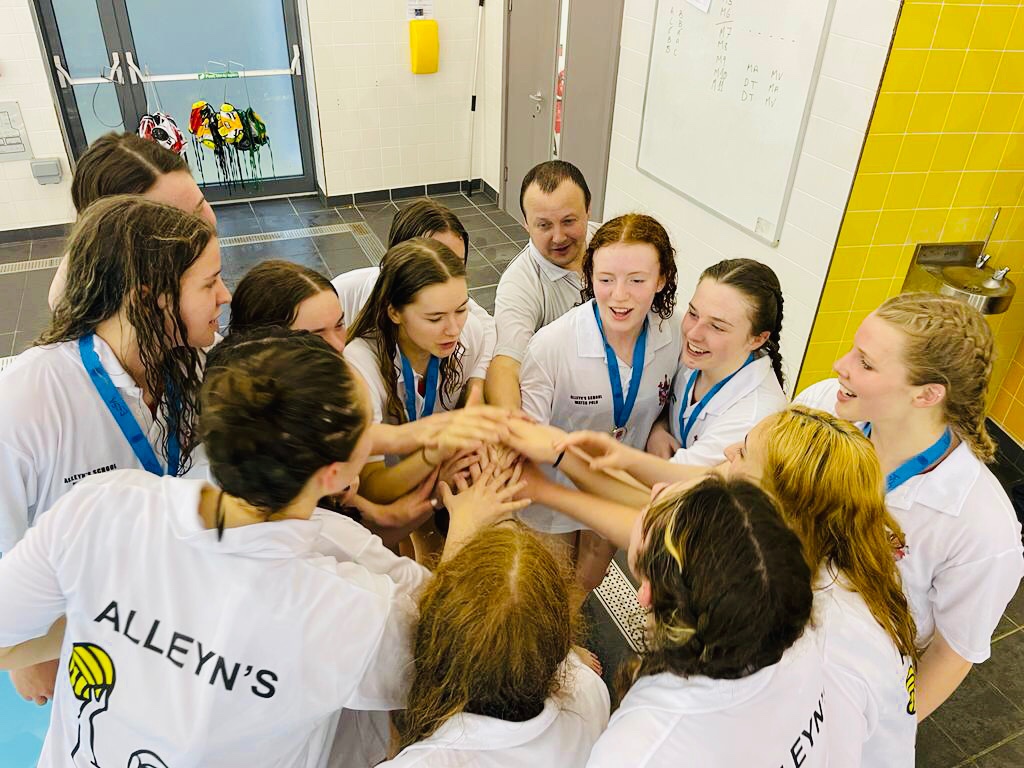 Alleyns_Sport's tweet photo. Does it get any better?! Our U18 girls are ESSA NATIONAL CHAMPIONS! 7 years of hard work and incredible effort from this lot; a fitting and thoroughly deserved way to end their season! Huge thanks to our friends at 
@NSBSport
 for hosting today’s tournament 🥳💪🏼🔥🏆🥇 https://t.co/F5Nq8LmVaj