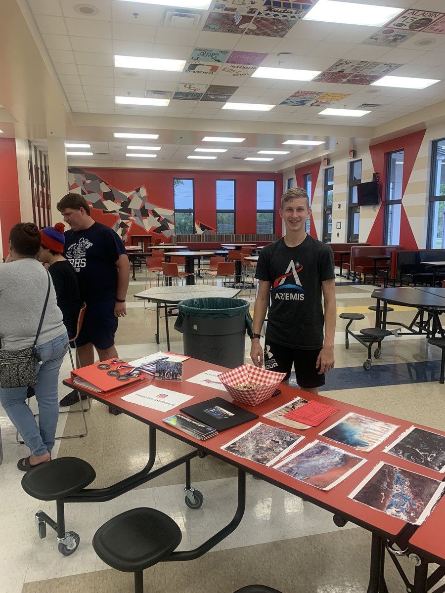 MillerAstronomy's tweet photo. Stop by to see the East River Astronaut Challenge team and astronomy class things at @EastRiverHS Falcon Experience night! We’re here til 7:30! 🚀 https://t.co/ZLvaPDMsNY