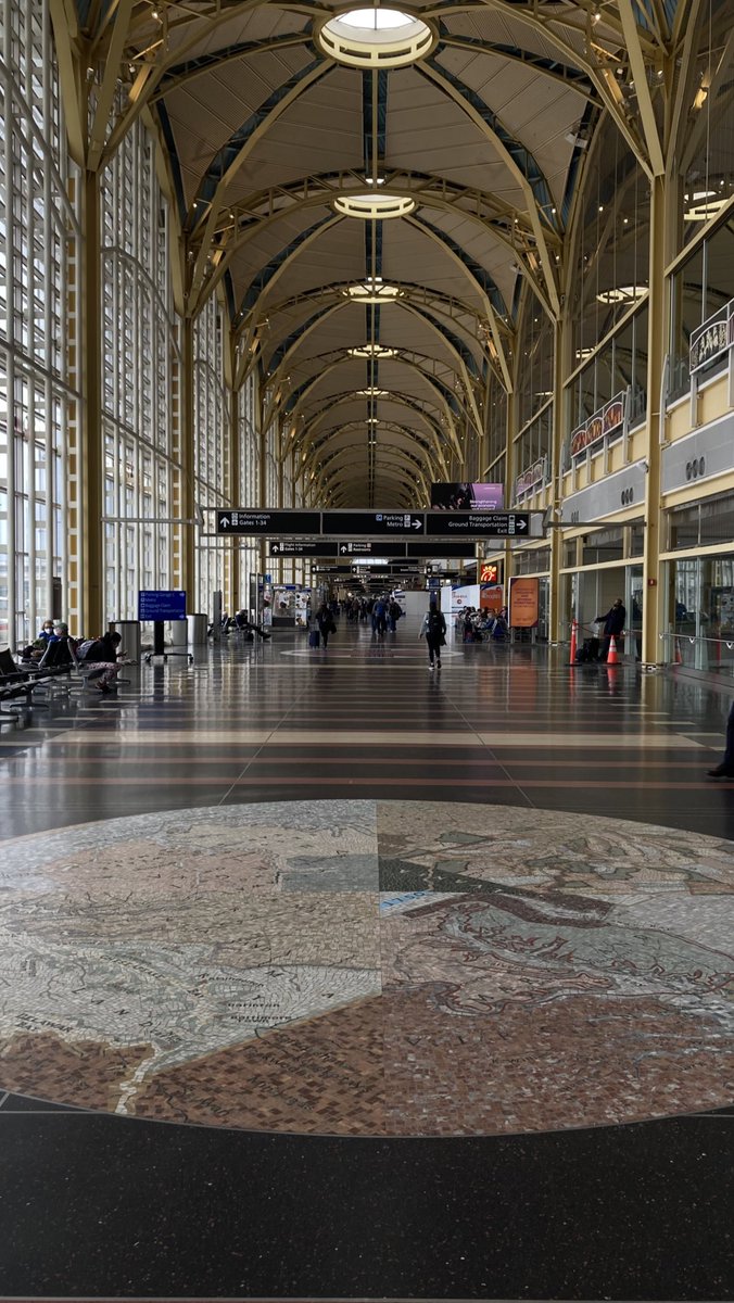 kevinsmith_tcnc's tweet photo. Started the day with a 5:30pm 🛫@AmericanAir DCA-CLT—two shuffles later, now 9:30pm takeoff. Sitting inside beats being on the tarmac, and I have no connector to catch. More reading time.
#firstworldproblems #butstill #wearewhyyoufly https://t.co/TsGjatuRCk