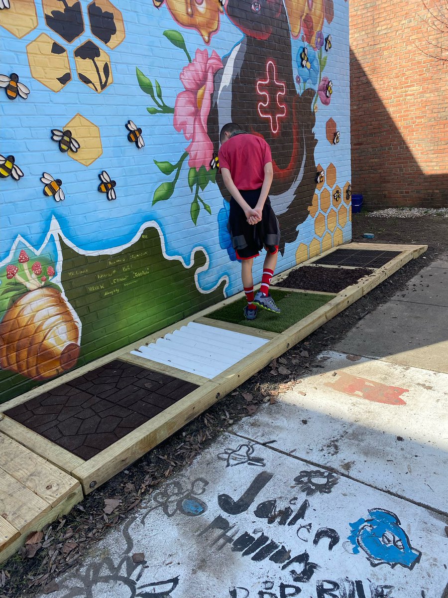 MissCox1501's tweet photo. At #BetterTogether group, we celebrated St Patrick’s Day with shamrock shakes and parachute fun in our sensory garden! The kids had a blast! #bigblueonthemove @Hamilton_SEPP @Hamilton_CSD @HSPrincipalHCSD https://t.co/wiX40hq3Qg
