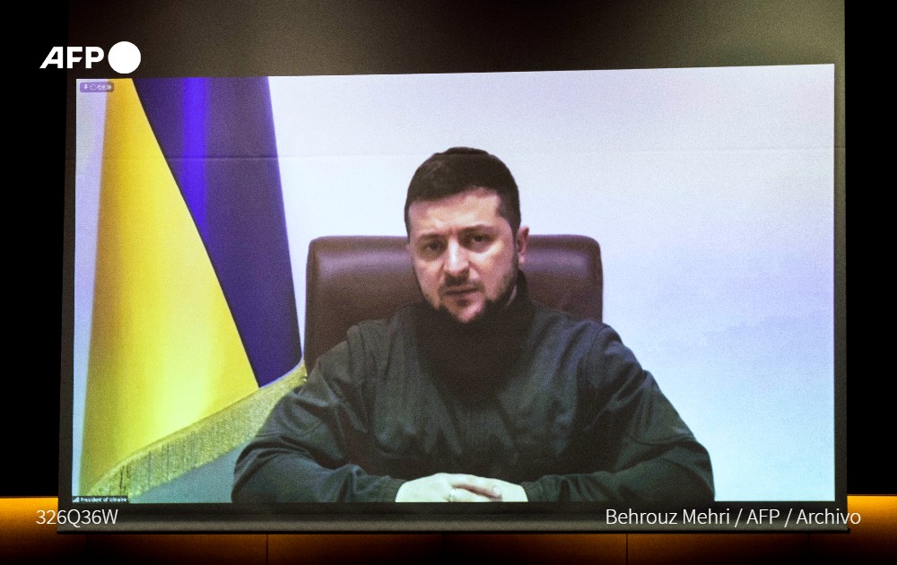 AFPespanol's tweet image. #ÚLTIMAHORA Zelenski llama a manifestarse contra la invasión rusa en el mundo #AFP