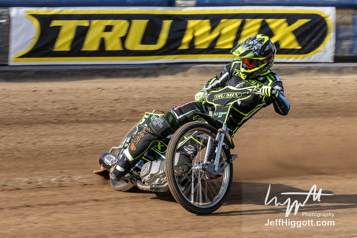 JeffHiggott's tweet photo. Another for the title sponsor - @DannyKingRacing going sideways past the #trumix banner during @ipswichspeedway press and practice yesterday.

#dannyking #ipswichwitches @SpeedwayGB #TRUMixWitches https://t.co/M4namkZxZD