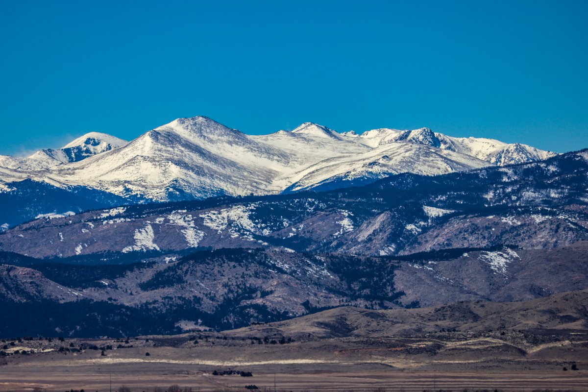 havington's tweet photo. Finally some photos that kind of match the image logo in @Twitter! Longs Peak and other mountains of the Front Range seen from Loveland. #Colorado #mountain #onassignment #notvacation #college #hockey #umdbulldogs https://t.co/4PkFDMaRrZ