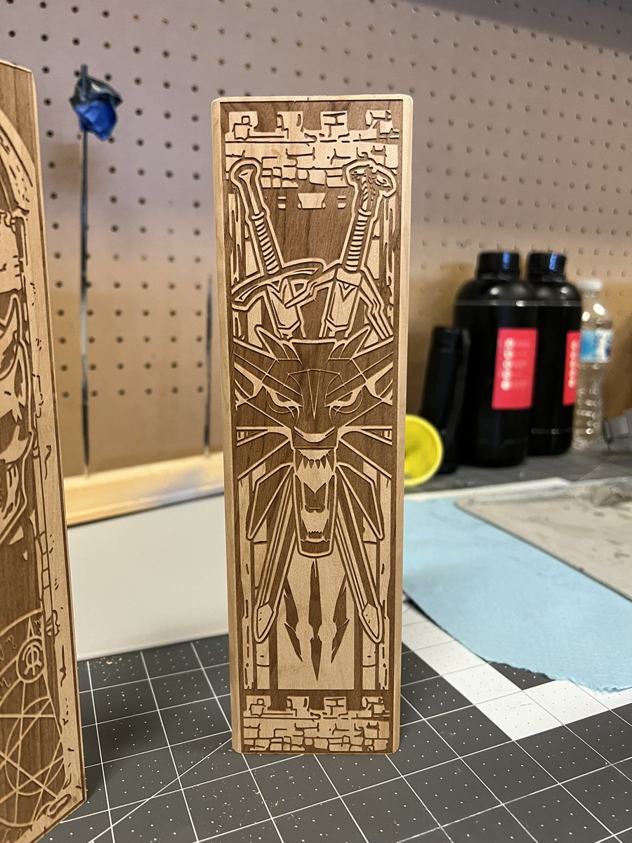 Aaron_S__'s tweet photo. I made a double-sided dice box with designs for each of the characters I’m playing as in D&amp;D https://t.co/xCOqyttj2g