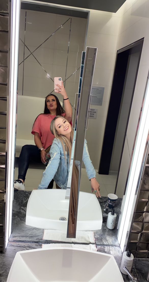JessicaJuvinall's tweet photo. I miss my girl😭💔 never knew how much I’d miss living in those apartment at Blinn… @rspies02 https://t.co/ubUfuhzmd2
