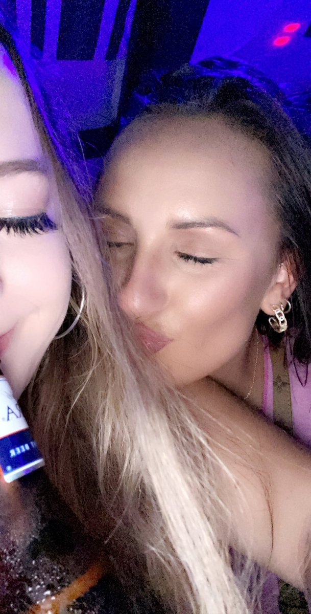 JessicaJuvinall's tweet photo. I miss my girl😭💔 never knew how much I’d miss living in those apartment at Blinn… @rspies02 https://t.co/ubUfuhzmd2