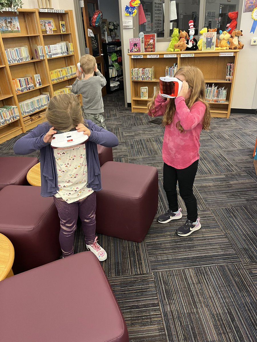 abbey_heller's tweet photo. Our first grade class had the best time today using virtual reality headsets to explore space 🌟💫 https://t.co/mNJVCnYlTM