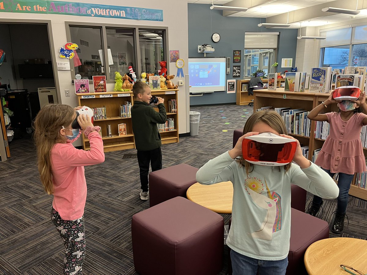 abbey_heller's tweet photo. Our first grade class had the best time today using virtual reality headsets to explore space 🌟💫 https://t.co/mNJVCnYlTM