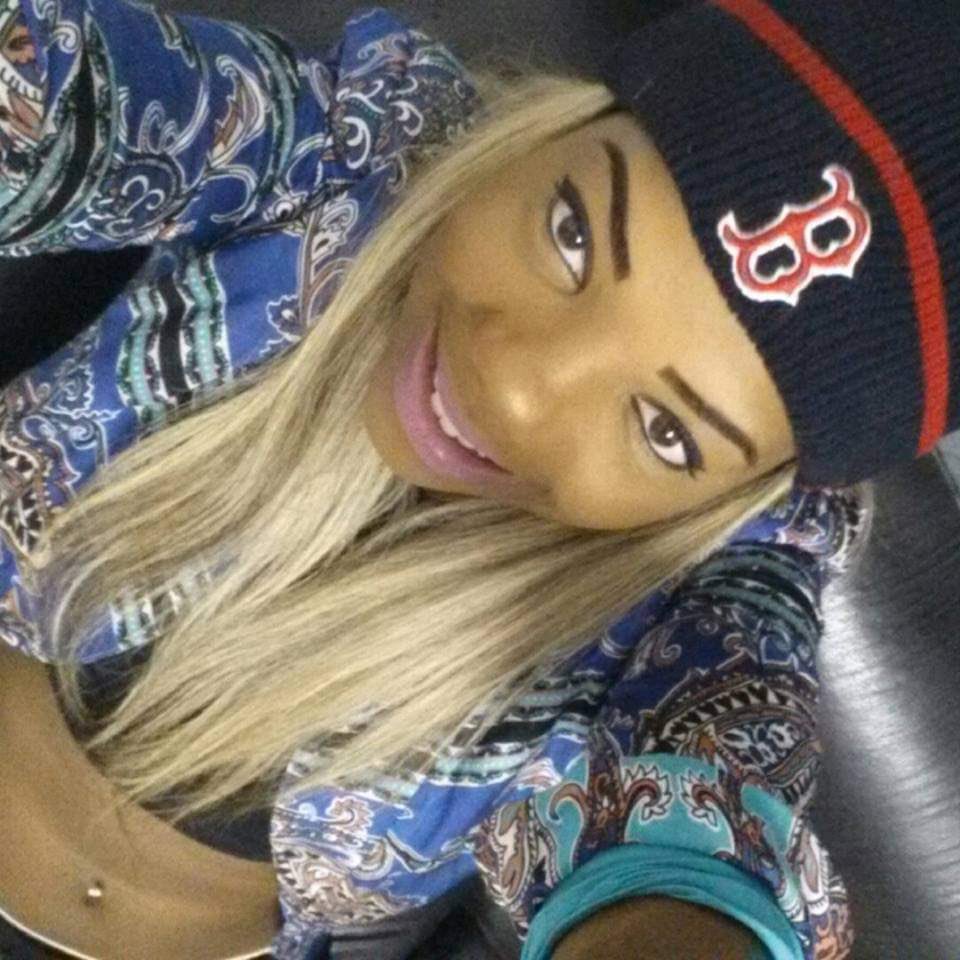 SessionBrumilla's tweet photo. QUER BONÉ ou QUER TOQUINHA ?? 🤔 ELA ESTA DE VOLTA MC BEYONCE IS COMING #mcbeyonce #ludmilla #BACKTOBE https://t.co/9dYyYIB1ve
