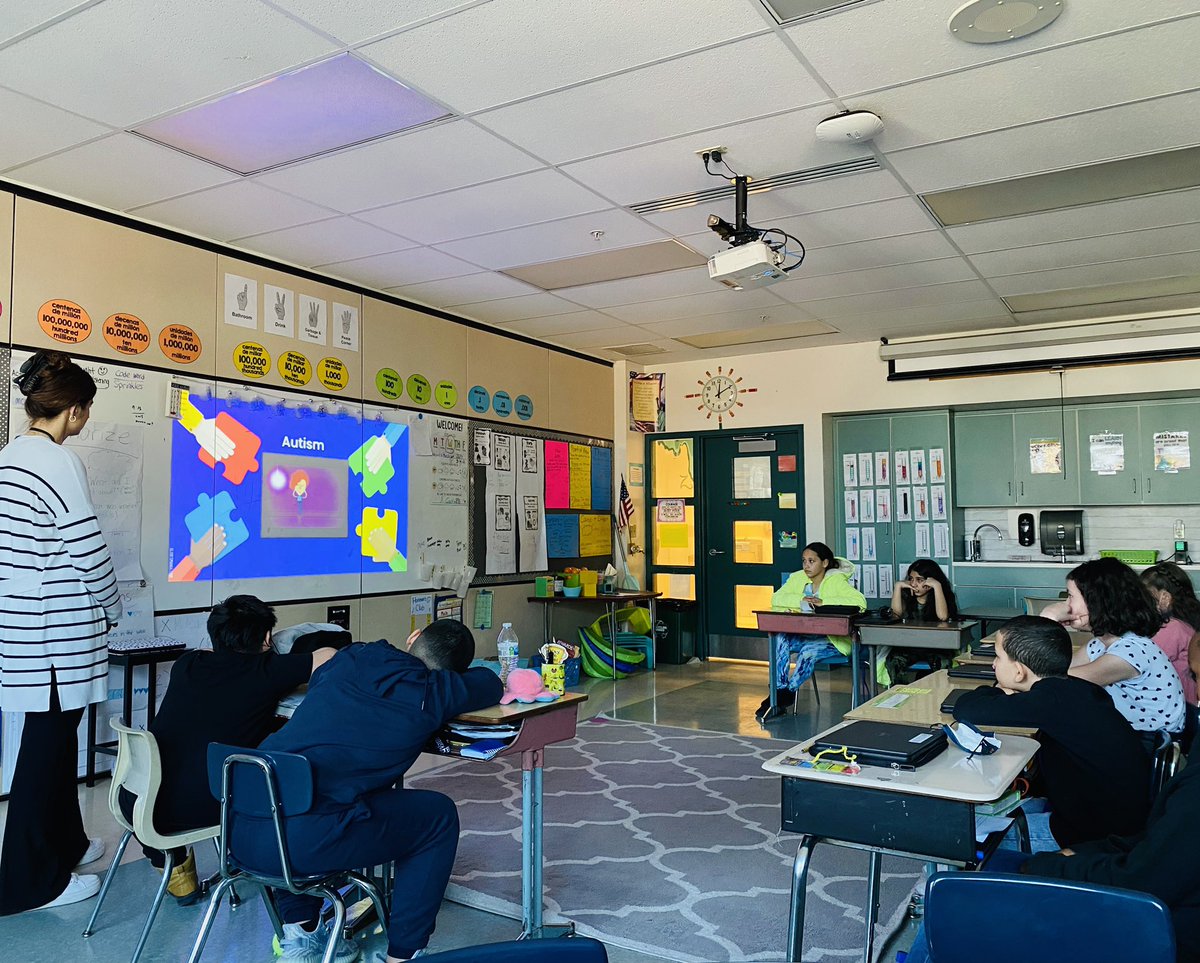 MissYork_'s tweet photo. Last week @Miss_H4thGrade opened her classroom doors to a lesson on autism. Two of her students created a writing about autism after the lesson😍. Thank you for your collaboration and support in teaching about inclusion🌞@DoneganBASD @BASDincludesMe #inclusion https://t.co/kkt0zdauZy