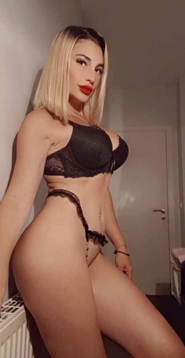 Xanthialombardi's tweet photo. A lo largo de la vida he tenido muchas identidades..cada una de ellas una expresión perfecta para esa parte de la vida en particular..estoy contenta de ser quien soy esta vez..no deseo ser como nadie pq esta es la expresión q he elegido en este tramo..la próxima no sé.🦋 https://t.co/sqLIFJymth
