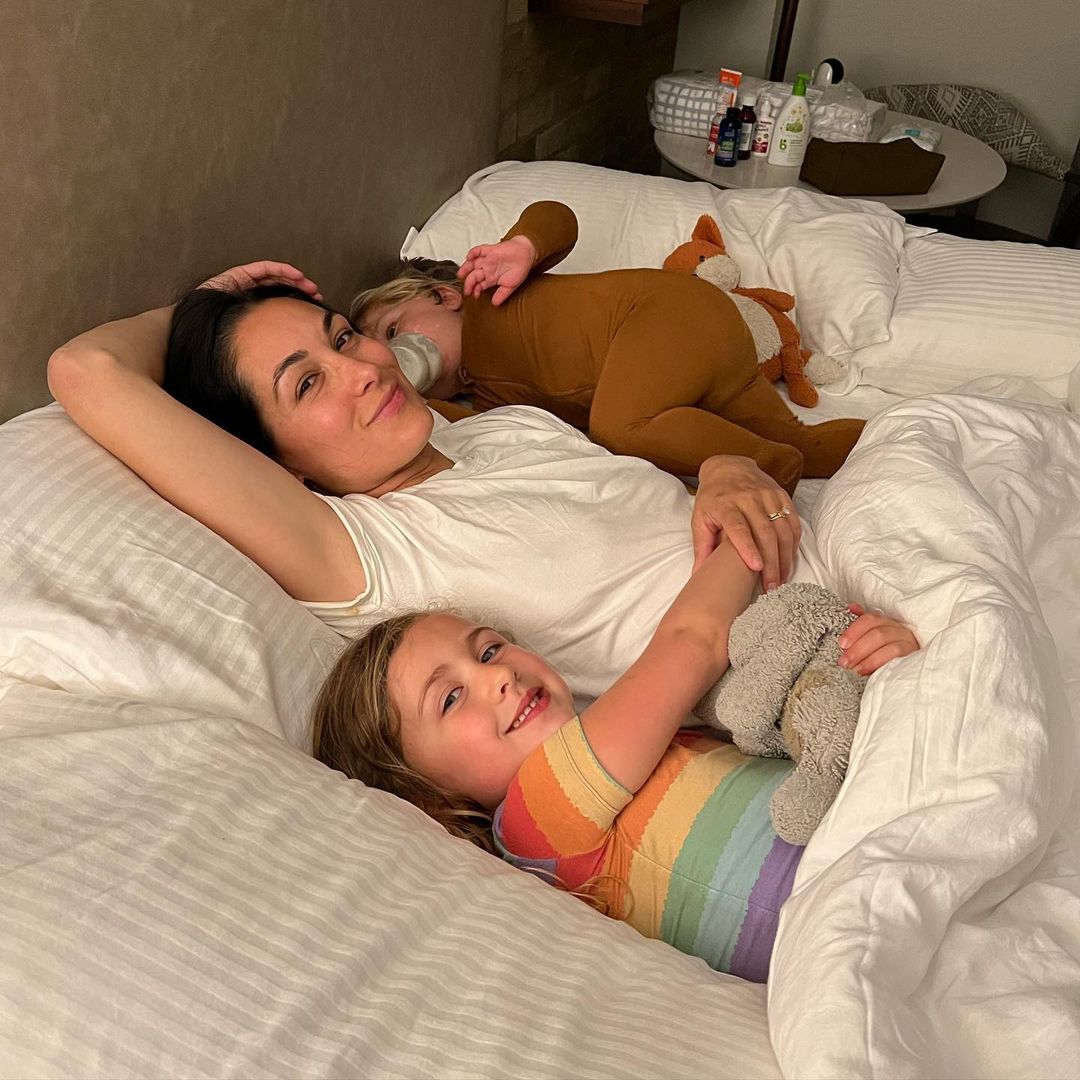 WomensQueens's tweet photo. #BellaFam π€π€π€π€π€ @BellaTwins https://t.co/iOZhve2BE4