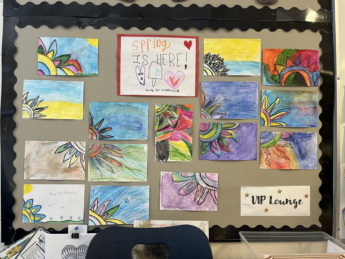 CarolynFluter's tweet photo. We experimented with watercolour pencil crayons today! The kids brought some spring feels into the classroom! ☀️ 🌸 #watercolourart #watercolourpencils #art #finallyspringishere @DeshayeCatholic https://t.co/1t0euGJrML