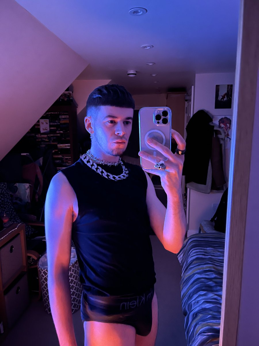 deckybby's tweet photo. Let me wap you up warm #gay #gayuk #gaylondon #gaymanchester #selflove #respect #love #equality #chainsfordays #lighting https://t.co/Z88nBR4rCR