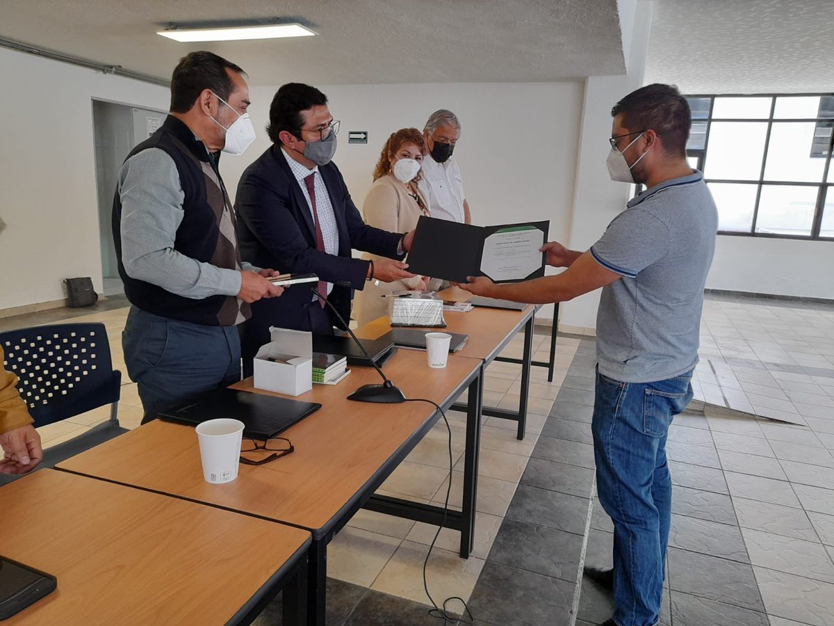 Iniciamos un proceso de capacitación en la <a href="/UNISA_CDMX/">UNISA - Universidad de la Salud</a> con la  entrega de 37 constancias a su personal que acreditó el curso "Honestidad, Ética Publica y Responsabilidad Admibistrativa". Su titular, el Dr. Adolfo Romero,  también tomó el curso.
Felicidades a tod@s